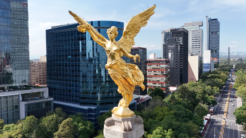 Angel of Independence statue on Paseo de la Reforma in Mexico City
