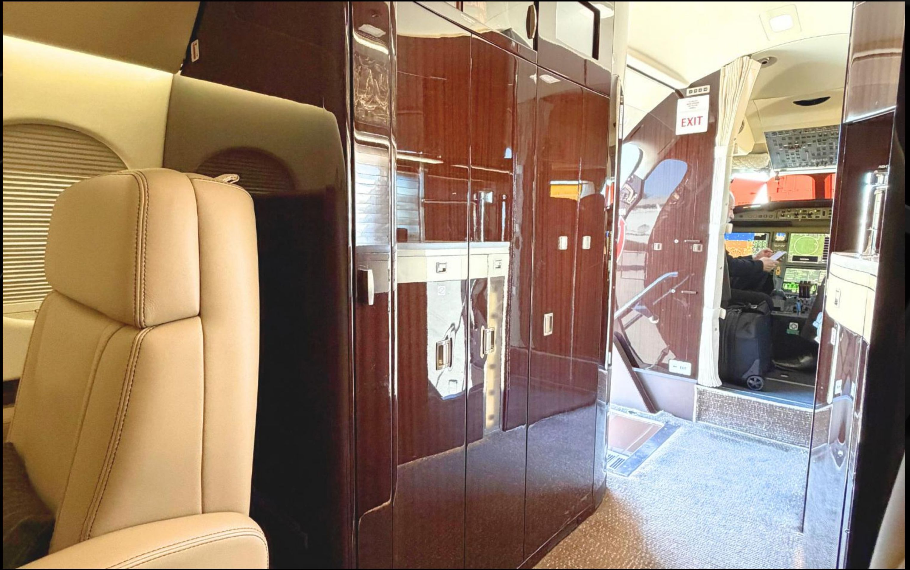 Falcon 7X forward cabin entry with high-gloss walnut veneer