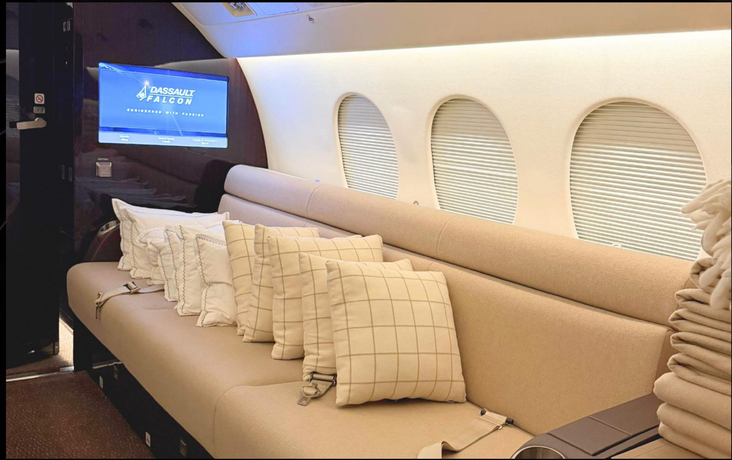 Falcon 7X aft cabin three-place divan