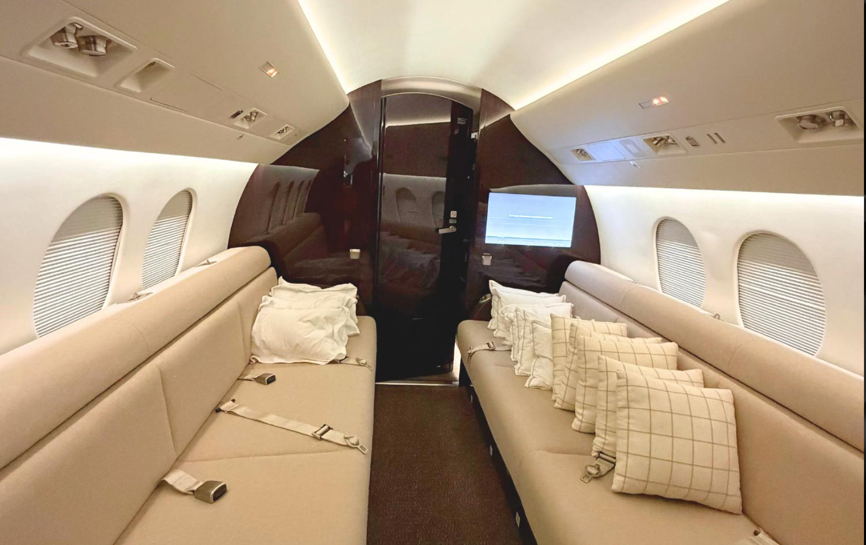 Falcon 7X aft cabin divan with pillows