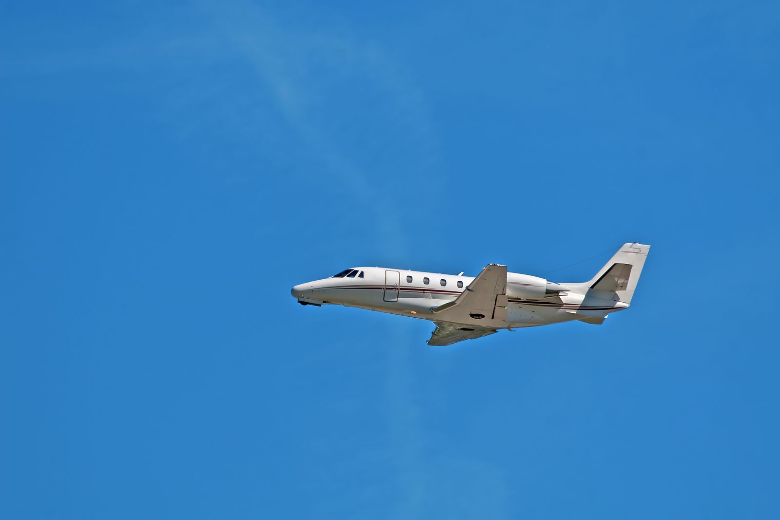 Miami to New York by Midsize Private Jet: Airports, Timing & Price